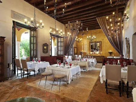 Apartamentos Palmetto - Frente Al Mar Отели рядом с достопримечательностью «Torre del Reloj»