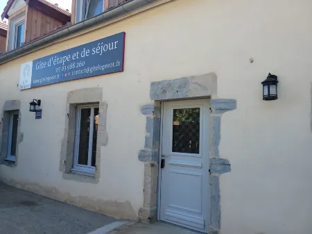 Gite le Gevot - Nuitée EV6 Tout Confort Отели в г. Бюфар