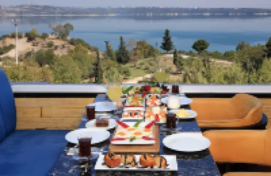 Golden Lake Hotel