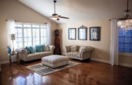 Spacious 4-bedroom house in fabulous Peoria with WiFi, AC