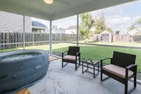 Charming 3-bedroom oasis in lovely Pooler with hot tub, king bed,  and Smart TVs