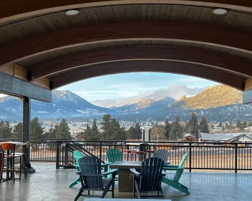 Expedition Lodge Estes Park at Rocky Mtn National Park ラリマーのホテル