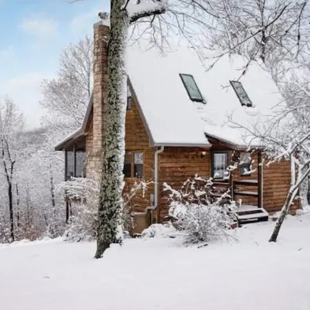 A Still Point Cabin and HOT TUB! Отели в г. Комптон