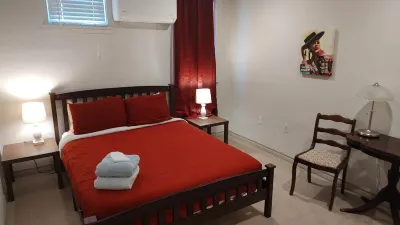 The Jalapeño- Historic Adobe Home in Walkable Area Lake Carlsbad Recreation Area 주변 호텔