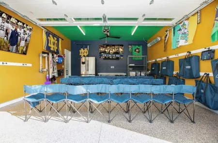 Notre Grande Dame - Spacious NEW 4-bedroom within walking distance to ND