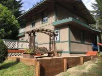 Overlooking Old Town yet In a Secluded Forest Setting Hotels near South Jetty Beach 3 Day Use