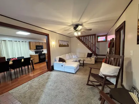 Cozy Corner Cottage - 4 Bed/2 BathNo Cleaning Fee!