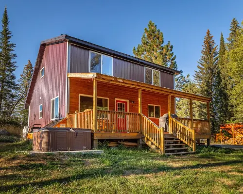 Glacier National Park-cozy, rustic home w/ hot tub, just 6 minutes to the park Hotels in Coram