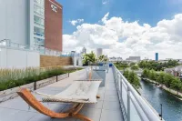 "Stunning Skyline & Canal View w/Free Parking"