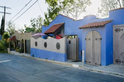 Fun Pop-Art Pad in Silver Lake, Huge Balcony with Park View Hotels in Silver Lake