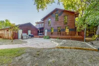 Lakefront Estate With 2 Kitchens Perfect for Events & Families