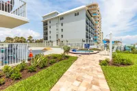 Pool, Hot Tub and Expansive Balcony - Stunning Coastal Oasis
