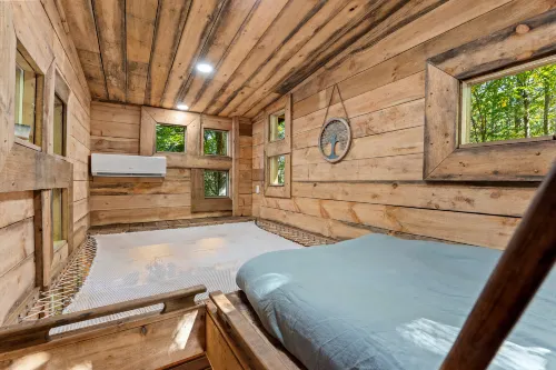 Pet-Friendly Treehouse - Amazonia - an exclusive experience in Red River Gorge, Kentucky! Hotels in Lee County