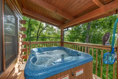Bubbling Hot Tub and Game Room - Spectacular Cabin Retreat