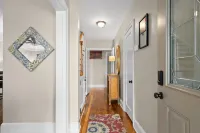 Game Room, Full Kitchen and Entertaining Backyard - Spacious Retreat Hotel di Clarksville