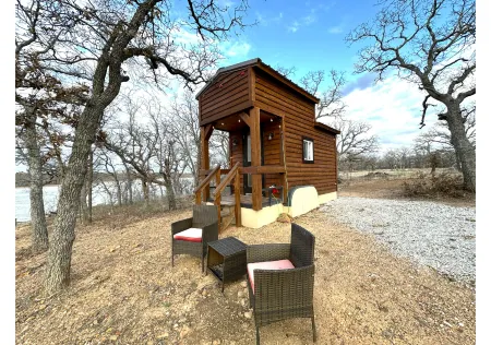 Lakefront Relaxation with Stunning Views - Enchanting Glamping Escape