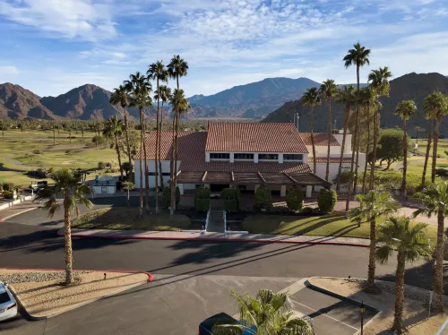 Charming Spanish Villa with Mountain Views - Tranquil Retreat