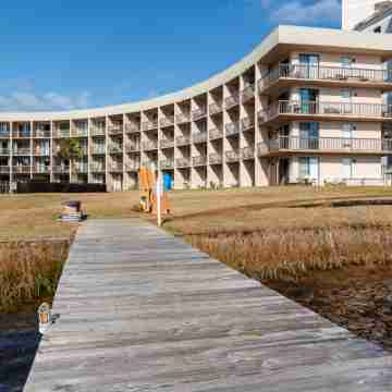 Private Balcony and Access to Pool and Bayfront Beach - Charming Coastal Retreat Hotel Exterior