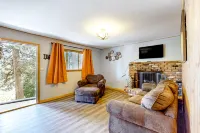 Moose Tracks Hideaway Hotels in Crestline
