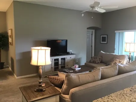 Charming Home with Outdoor Griddle and Wifi - Beautifully Decorated Retreat