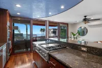 Ocean Views and Built-in Spa - Stunning Beachy Chic Haven