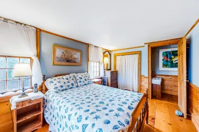 Spacious Beach Cottage with Grill, Patio, Outdoor Shower & High-Speed WiFi