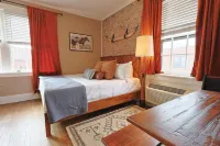 Historic Suite with Modern Amenities and Free Parking - Charming Oasis