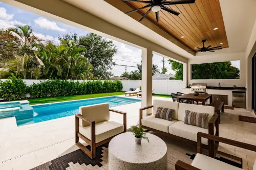Heated Pool, Outdoor Kitchen and Bikes Included - Elegant Coastal Retreat Hotels in Naples Park