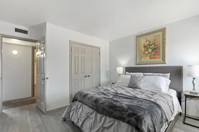 Spacious Oasis with Pool and Outdoor Activities - Stylish Serene