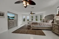 Luxury Pool and Hot Tub with Scenic Views - Exquisite Hill Country Retreat