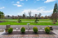 Sprawling Yard and Vintage Charm - Charming Golfside Retreat