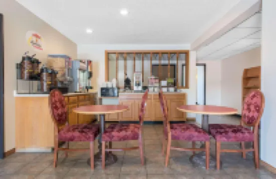 伯恩漢姆-劉易斯敦速8酒店 米夫林縣酒店