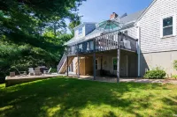 Pond Front Retreat with Game Room - Charming Escape 차탐 호텔