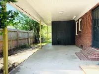 Charming 3-bedroom house just minutes from DT Wilson. Enjoy a comfortable stay! Hotels near Staples