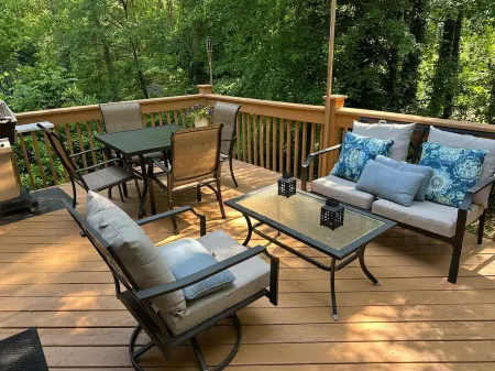 SLEEPS 9! Close to lovely downtown Cary/Raleigh/RDU. Pets welcome!
