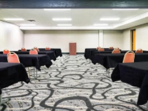Days Inn & Suites by Wyndham Wausau Hotels in Marathon County
