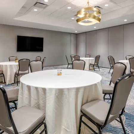 Cambria Hotel Fort Lauderdale Beach Отели рядом с достопримечательностью «Боннет Хаус Музеум & Гарденс»