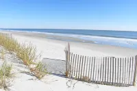 Scenic Ocean View and Heated Pools - Stunning Beachfront Retreat Hotel a Atlantic Beach