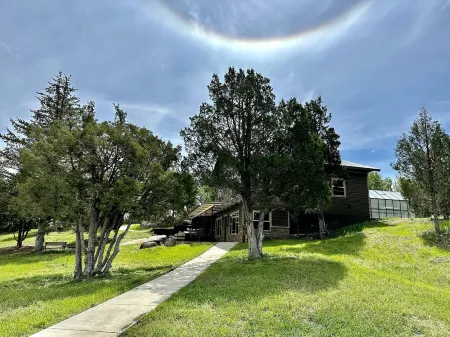 Private Patio with Breathtaking Valley Views - Stunning Lodge Отели в г. Уайтхолл
