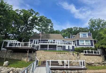 Lake Front House ~ Private Dock / Hot Tub / Game Room / Beach