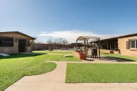 *NEW* Beautiful Private Desert Retreat! Gorgeous! Hot Tub and Pool!