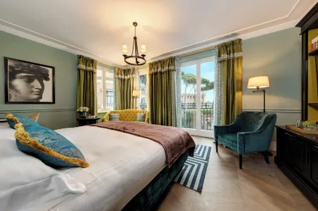 Rocco Forte Hotel de La Ville Отели рядом с достопримечательностью «Fontana del Tritone»