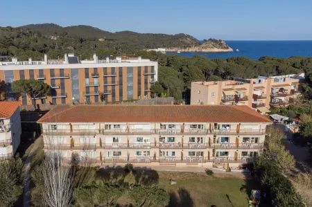 Apartamentos Casa Marea la Fosca Parking y Piscina - WeHost Costa Brava Отели в г. Паламос
