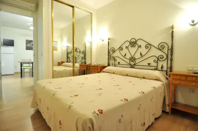 Hotel Apartamentos Aralso Sotillo فنادق في La Granja de San Ildefonso