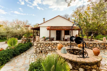 The Fairytale House Seaside Retreat Отели рядом с достопримечательностью «Rimon Reza»