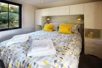 Hamble Retreat Studios and Lodge