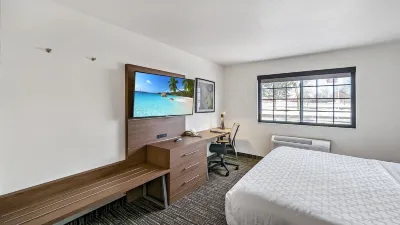 Estherville Hotel & Suites