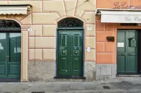 Il Mare di Camogli da un oblò by Wonderful Italy - parcheggio