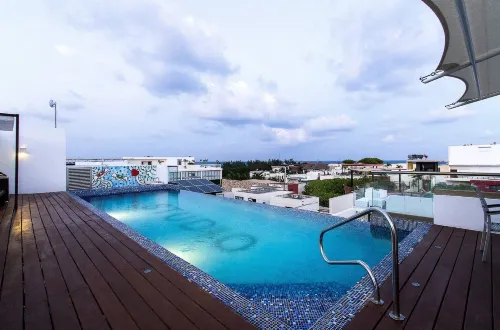 Breathtaking 2 Bedroom, Private Terrace BBQ