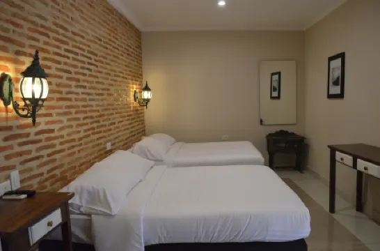 加里里亞拉特立尼達酒店